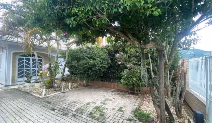 Casa com 3 quartos à venda na João Martiniano Rodrigues, 448, Praia João Rosa, Biguaçu por R$ 728.000