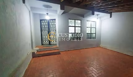 Sobrado à venda em Sorocaba-SP, Jardim Boa Esperança: 3 quartos, 1 suíte, 1 banheiro, 2 vagas, 160m² de área.