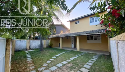 Casa com piscina, a 70 m da Praia.