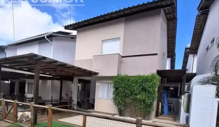 Duplex,  com 4 quartos  e energia solar.