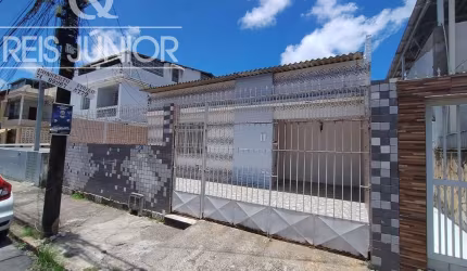 Imperdível Casa à Venda em Salvador-BA, no Bairro Iapi: 3 Quartos, 1 Sala, 1 Banheiro e 2 Vagas de Garagem!