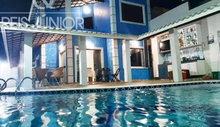 Casa com 4/4, piscina, a 1km  da Praia.