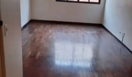 Dois dormitórios com dependência, garagem demarcada. Na Nova