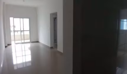 Dois dormitorios novo. Prédio com lazer em frente à praia