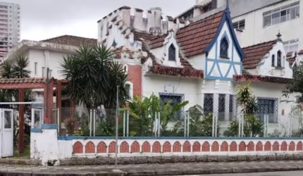 Casa em estilo castelinho. Três dormitórios de 340 m2. Linda