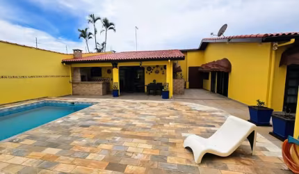 Casa ampla. 600 m2. Piscina. 6 quartos. Duas casas juntas .