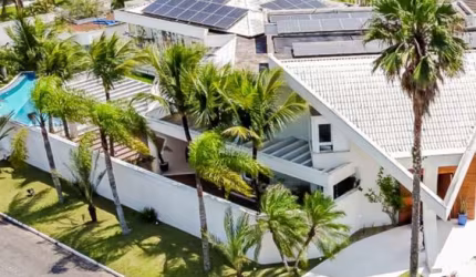 Casa alto padrão em condomínio em Guaruja. Cinematográfica.