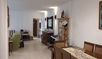 Três dormitórios e suíte com duas vagas. Ótimo padrão. 170m2