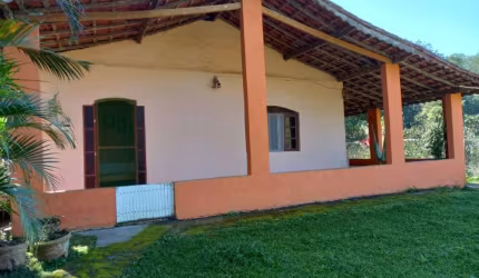 Chácara de 6 mil m2. 3 dormitórios, pomares, lago c/tilápias