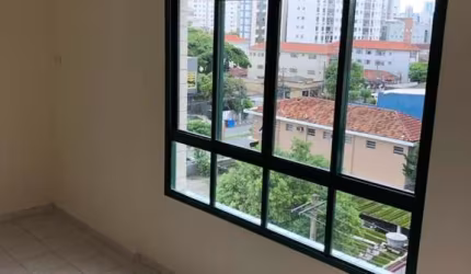 Dois dormitórios e dependência. Elevador, garagem. Bom preço