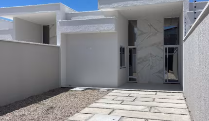 Casa plana com 03 quartos à venda em Eusébio.