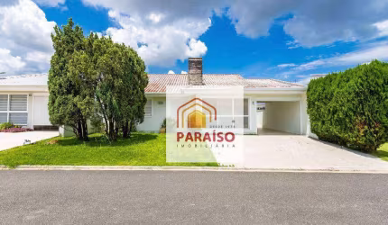 Casa com 4 dormitórios em  Curitiba