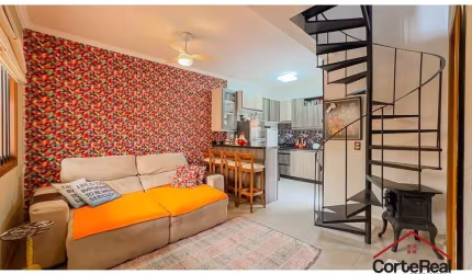 Casa com 2 quartos à venda na Avenida Outeiro, 83, Partenon, Porto Alegre por R$ 335.000
