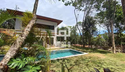 Casa solta 3 suítes com piscina privativa na Reserva Ambiental de Praia do Forte Bahia
