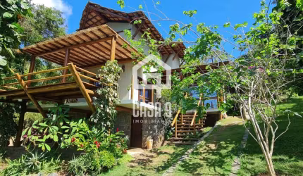 Casa alto padrão na beira da Lagoa Aruá em Praia do Forte Bahia