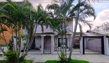 Casa sobrado 3 dormitórios, suíte, piscina, 2 vagas garagem, bairro São José