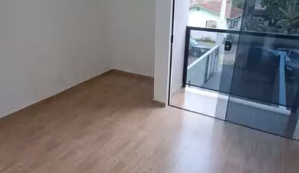 Sobrado Geminado com  2 suítes no bairro Rio Bonito, Joinville.