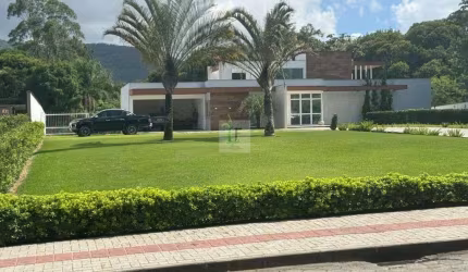 Casa 3 dormitórios, sendo 1 suíte com closet por R$ 1.890.000,00