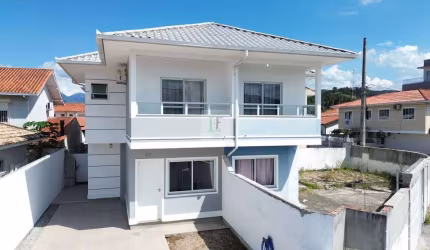 Sobrado 2 dormitórios na Palhoça