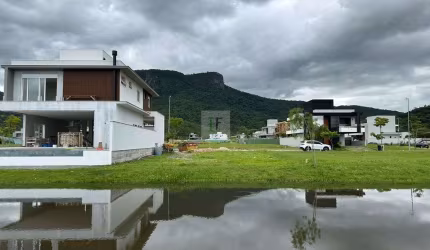 Terreno reserva da Pedra fundo lago