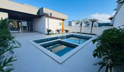 Casa Exclusiva na Pedra Branca - Sofisticação, Conforto e Sustentabilidade