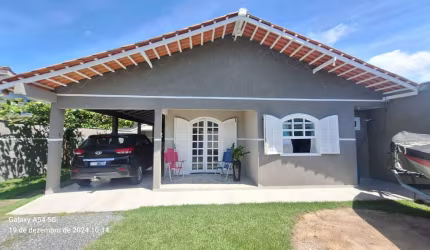 Linda Casa Confortável mais kitinet nos fundos, rua não alaga