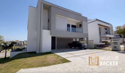 Casa para venda com 4 quartos em condomínio no Urabanova
