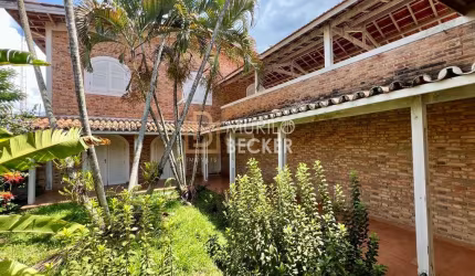 Casa à Venda - Zoneamento Misto - 350 m² com 4 quartos Bairro Jd. Esplanada