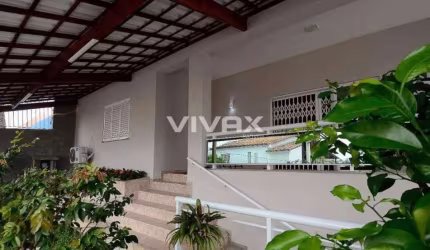 Casa com 4 quartos à venda na Rua Eurico Silva, Jardim Guanabara, Rio de Janeiro, 500 m2 por R$ 1.650.000