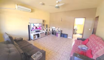 Casa com 3 quartos à venda na Rua Álvares de Azevedo, Cachambi, Rio de Janeiro, 146 m2 por R$ 270.000