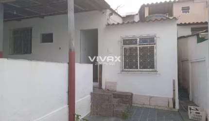 Casa com 2 quartos para alugar na Rua Guatemala, Penha, Rio de Janeiro, 45 m2 por R$ 950
