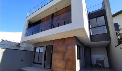 Lindos Sobrados  a venda no Bairro Uberaba- Curitiba/ Pr