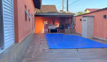 Casa semi isolada com piscina