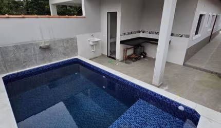 Casa nova com piscina Lado praia