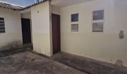 Casa para Locação em Valinhos, Parque das Colinas, 2 dormitórios, 1 banheiro, 1 vaga