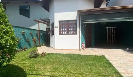 Casa em Condomínio para Venda em Valinhos, Lenheiro, 3 dormitórios, 1 suíte, 2 banheiros, 2 vagas