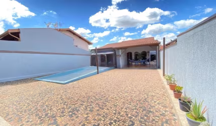 Casa para Venda em Valinhos, Jardim das Vitórias Régias, 2 dormitórios, 2 banheiros, 6 vagas