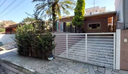 Casa em Condomínio para Locação em Valinhos, Lenheiro, 2 dormitórios, 1 suíte, 2 banheiros, 2 vagas