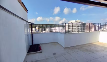 Cobertura de 2 quartos e 2 garagens.
