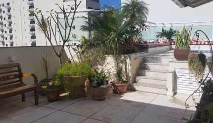 Cobertura de 4 quartos e 4 garagens.