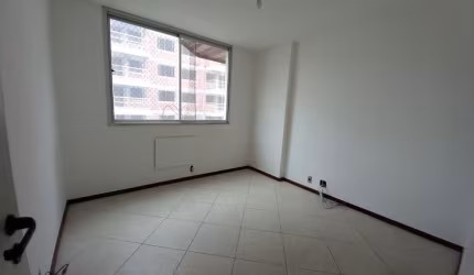 Apartamento de 2 quartos e 1 suíte.