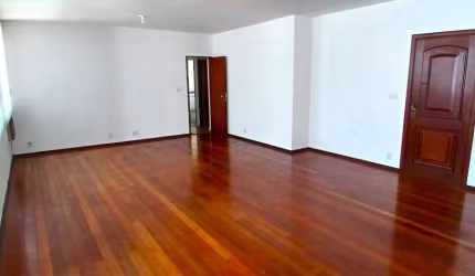 Apartamento de 4 quartos e 1 suíte.