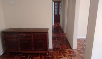 Apartamento de 3 quartos e 1 banheiro.