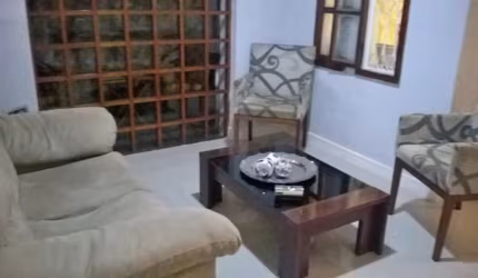 Casa de 3 quartos e 1 suíte.