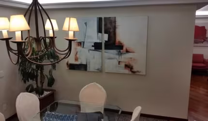 Apartamento de 3 quartos e 3 garagens.