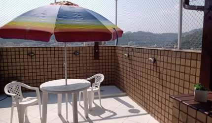 Apartamento de 2 quartos e 1 suíte.
