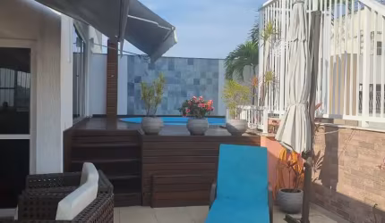 Cobertura de 4 quartos e 2 garagens.