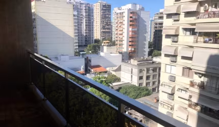 Apartamento de 4 quartos e 3 suítes.