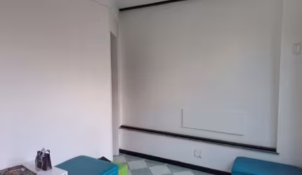Sala comercial 31m2 com banheiro bem localizada