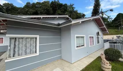 Casa para Venda em Joinville, Glória, 3 dormitórios, 1 suíte, 3 banheiros, 3 vagas